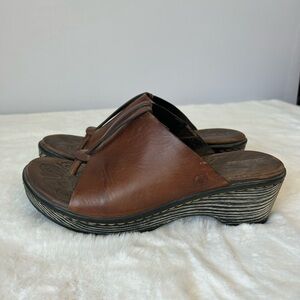 Born Hanita Brown Leather Women's 8 Wedge thong embossed footbed sandal slip on